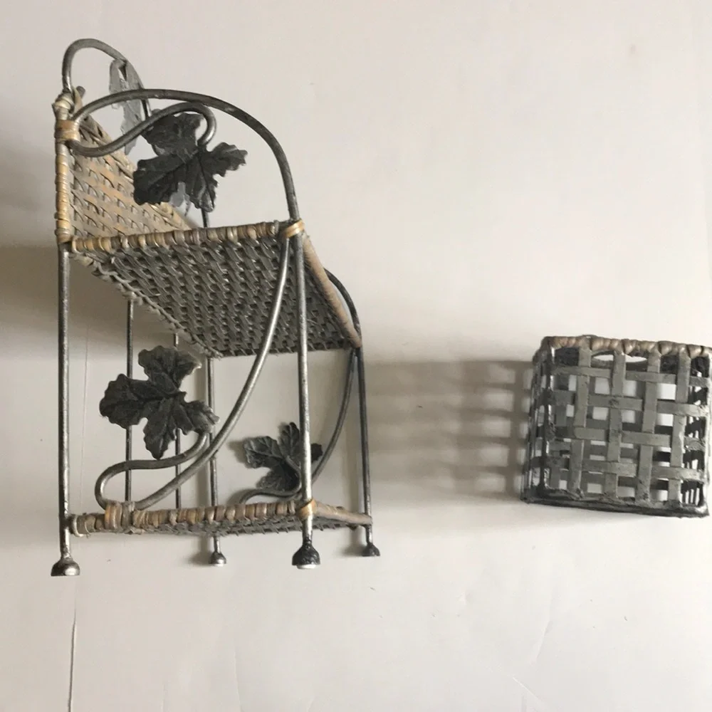 RATTAN AND METAL 2 tier shelf & tissue hol…